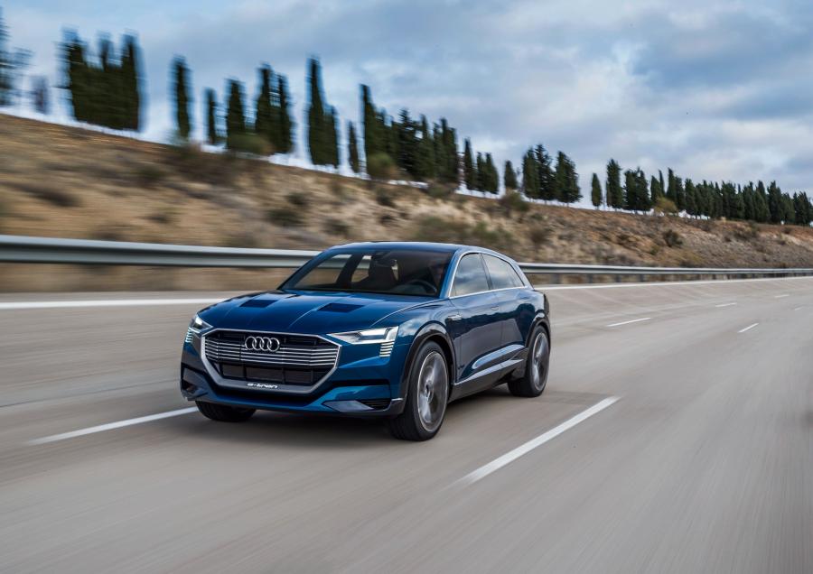  Audi e-tron Quattro Concept 2015 года  (фото 22 из 30)